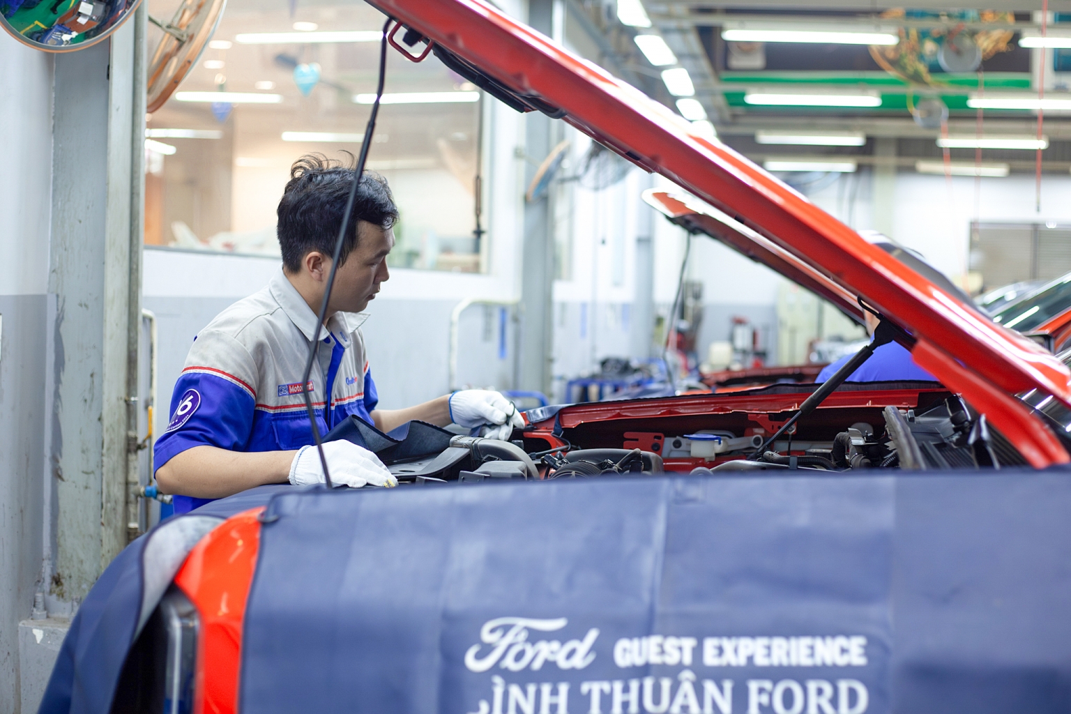 Đội ngũ KTV sửa chữa Ô tô lành nghề