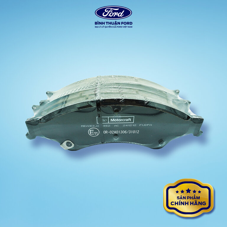 Má Phanh / Bố Thắng trước Ford Ranger 2011+