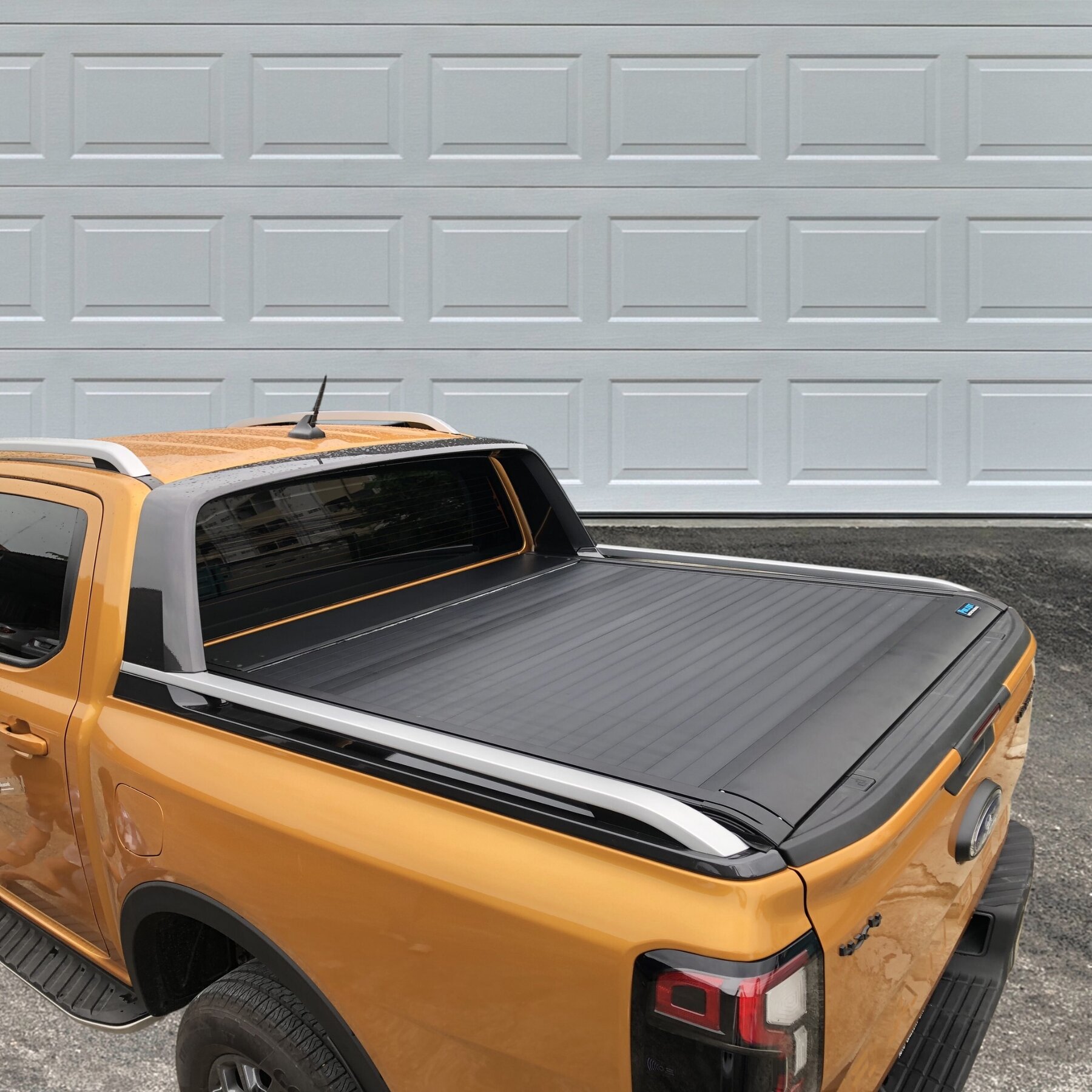 Nắp Thùng Cuộn Cơ Ford Ranger