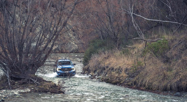 KIẾN THỨC CẦN THIẾT CHO MÙA MƯA BÃO: LƯU Ý KHI LÁI XE QUA VÙNG NGẬP NƯỚC
