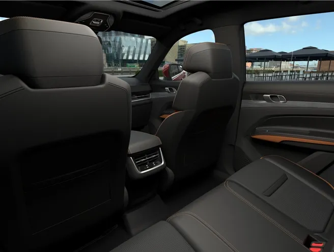 Ghế bọc da tích hợp nhiều tiện nghi cao cấp